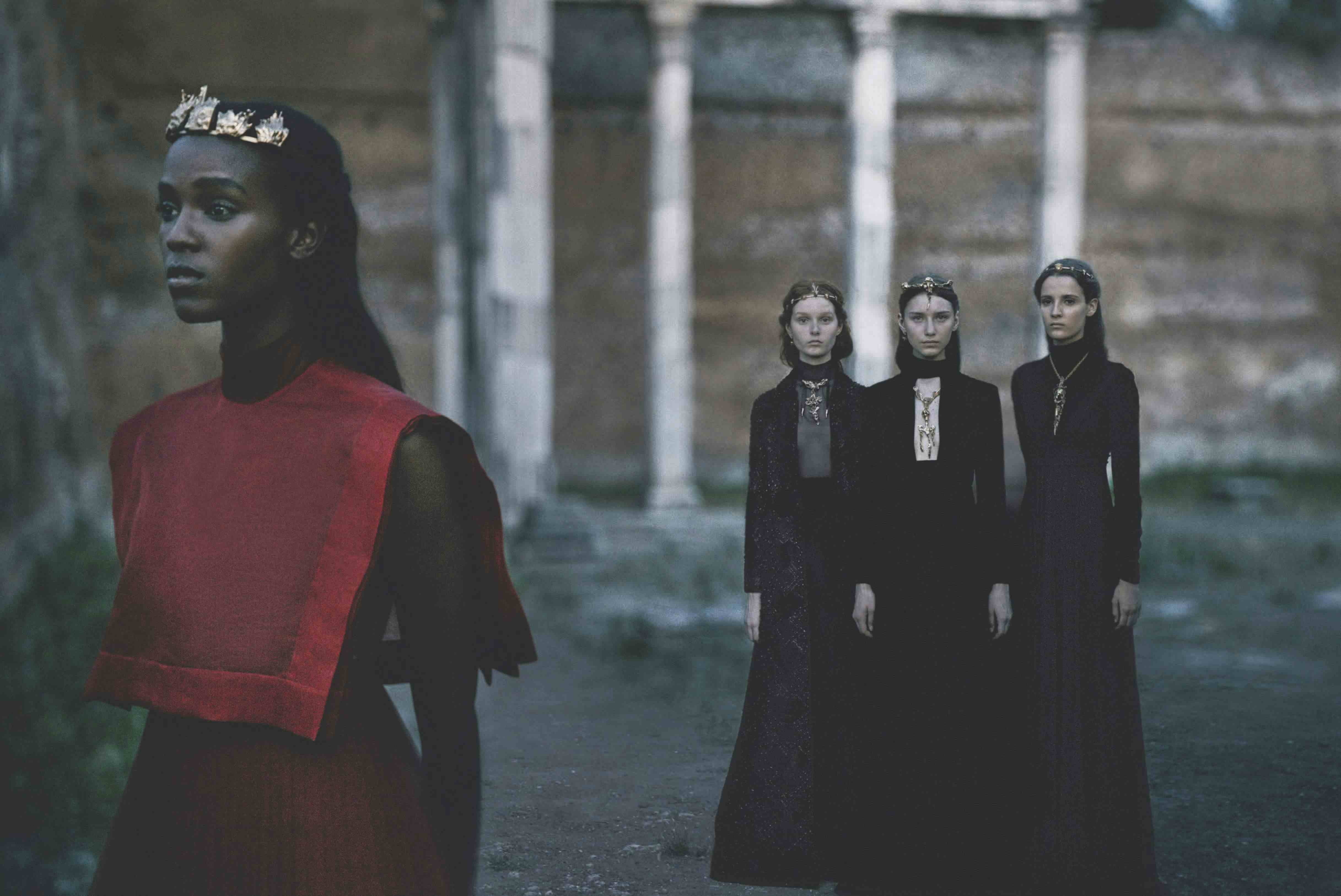 VOGUE ITALIA - Valentino: Haute Couture 2015
Photographer: Fabrizio Ferri
Stylist: Rober Rabenstainer
Location: Rome - Italy